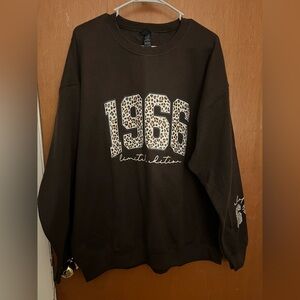 Womens 1966 Crewneck Sweatshirt. Size XL.